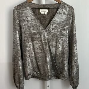 BY ANTHROPOLOGIE Cary dolman sleeve silver wrap top medium